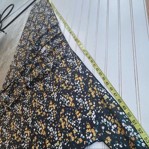 Ditsy floral wrap skirt Size 1X NEW - Picture 13 of 14